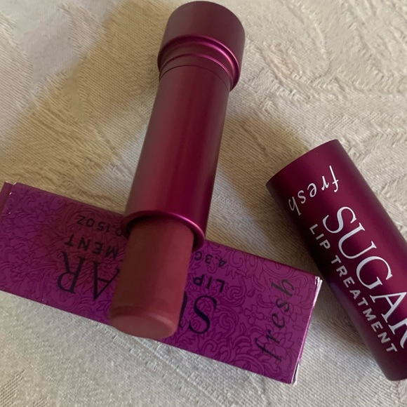 Fresh Sugar Lip Balm Lipgloss Treatment in Sugar Berry BNIB - Picture 6 of 16